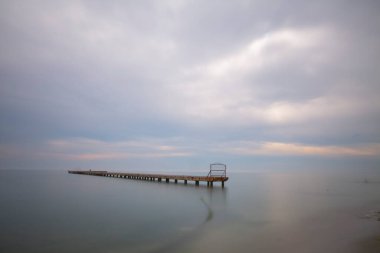 İstanbul Boğaz Köprüsü ve yıkılmış iskeleler uzun pozlama tekniğiyle fotoğraflandı
