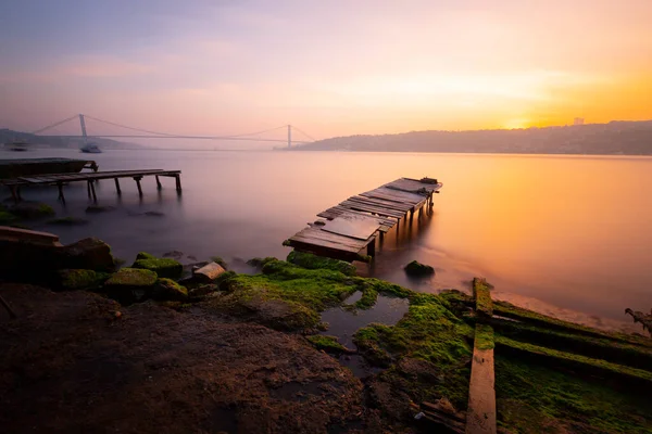 Istanbul Bosphorus Bridge Ruined Piers Photographed Long Exposure Technique — Foto de Stock