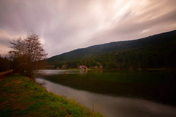 Národní Park Golcuk Bolu Turecko Podzimní Dřevěný Dům Jezera Lese — Stock fotografie