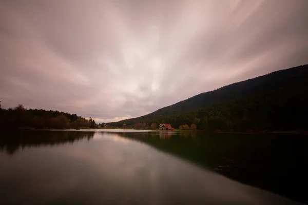 Národní Park Golcuk Bolu Turecko Podzimní Dřevěný Dům Jezera Lese — Stock fotografie