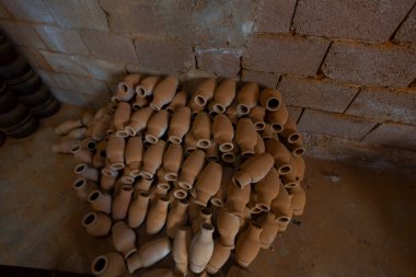 Çömlek fabrikası ve çömlekçiler.