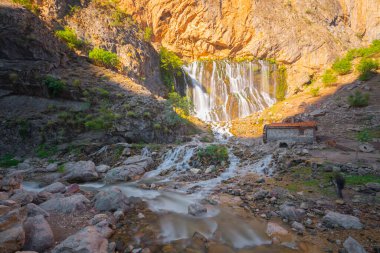 Kapuzbasi 'nin inanılmaz şelalesi - Kayseri, Türkiye