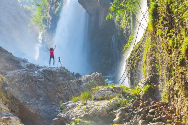 Kapuzbasi şelalesi dünyanın en yüksek ikinci şelalesidir ve Anadolu 'da saklanan en güzel doğa yeridir..
