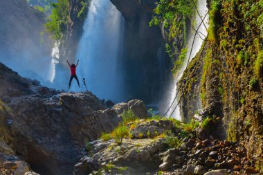 Kapuzbasi şelalesi dünyanın en yüksek ikinci şelalesidir ve Anadolu 'da saklanan en güzel doğa yeridir..