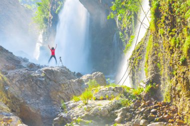 Kapuzbasi şelalesi dünyanın en yüksek ikinci şelalesidir ve Anadolu 'da saklanan en güzel doğa yeridir..