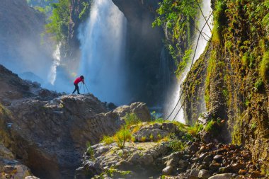 Kapuzbasi şelalesi dünyanın en yüksek ikinci şelalesidir ve Anadolu 'da saklanan en güzel doğa yeridir..