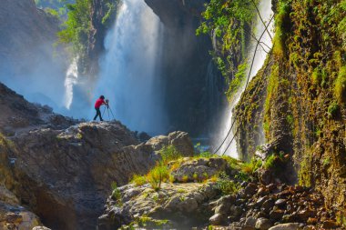 Kapuzbasi şelalesi dünyanın en yüksek ikinci şelalesidir ve Anadolu 'da saklanan en güzel doğa yeridir..