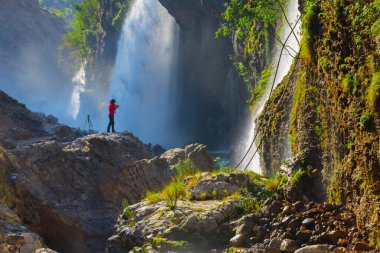 Kapuzbasi şelalesi dünyanın en yüksek ikinci şelalesidir ve Anadolu 'da saklanan en güzel doğa yeridir..