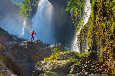 Kapuzbasi şelalesi dünyanın en yüksek ikinci şelalesidir ve Anadolu 'da saklanan en güzel doğa yeridir..