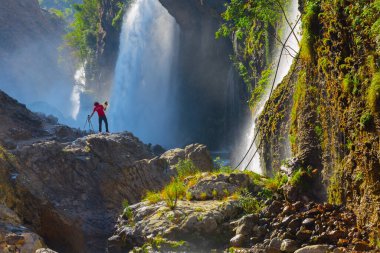 Kapuzbasi şelalesi dünyanın en yüksek ikinci şelalesidir ve Anadolu 'da saklanan en güzel doğa yeridir..