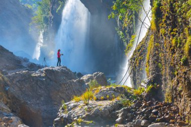 Kapuzbasi şelalesi dünyanın en yüksek ikinci şelalesidir ve Anadolu 'da saklanan en güzel doğa yeridir..
