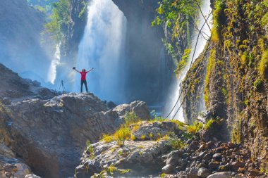 Kapuzbasi şelalesi dünyanın en yüksek ikinci şelalesidir ve Anadolu 'da saklanan en güzel doğa yeridir..