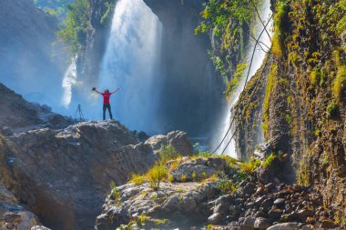 Kapuzbasi şelalesi dünyanın en yüksek ikinci şelalesidir ve Anadolu 'da saklanan en güzel doğa yeridir..