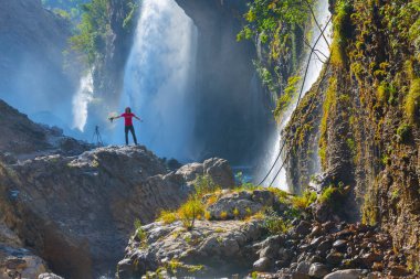 Kapuzbasi şelalesi dünyanın en yüksek ikinci şelalesidir ve Anadolu 'da saklanan en güzel doğa yeridir..