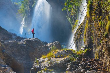 Kapuzbasi şelalesi dünyanın en yüksek ikinci şelalesidir ve Anadolu 'da saklanan en güzel doğa yeridir..
