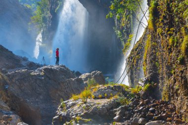 Kapuzbasi şelalesi dünyanın en yüksek ikinci şelalesidir ve Anadolu 'da saklanan en güzel doğa yeridir..