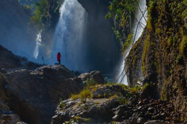 Kapuzbasi şelalesi dünyanın en yüksek ikinci şelalesidir ve Anadolu 'da saklanan en güzel doğa yeridir..