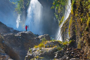 Kapuzbasi şelalesi dünyanın en yüksek ikinci şelalesidir ve Anadolu 'da saklanan en güzel doğa yeridir..