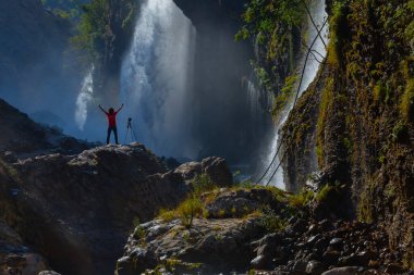 Kapuzbasi şelalesi dünyanın en yüksek ikinci şelalesidir ve Anadolu 'da saklanan en güzel doğa yeridir..