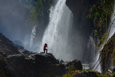 Kapuzbasi şelalesi dünyanın en yüksek ikinci şelalesidir ve Anadolu 'da saklanan en güzel doğa yeridir..