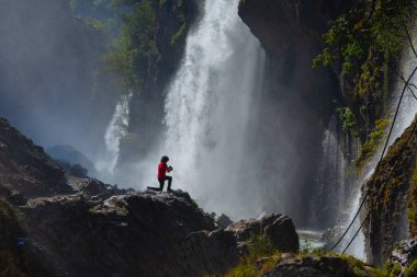 Kapuzbasi şelalesi dünyanın en yüksek ikinci şelalesidir ve Anadolu 'da saklanan en güzel doğa yeridir..
