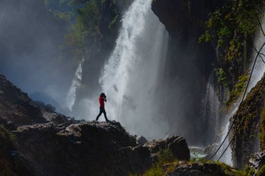 Kapuzbasi şelalesi dünyanın en yüksek ikinci şelalesidir ve Anadolu 'da saklanan en güzel doğa yeridir..