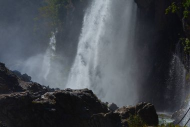 Kapuzbasi şelalesi dünyanın en yüksek ikinci şelalesidir ve Anadolu 'da saklanan en güzel doğa yeridir..