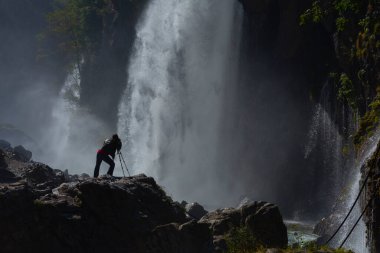 Kapuzbasi şelalesi dünyanın en yüksek ikinci şelalesidir ve Anadolu 'da saklanan en güzel doğa yeridir..