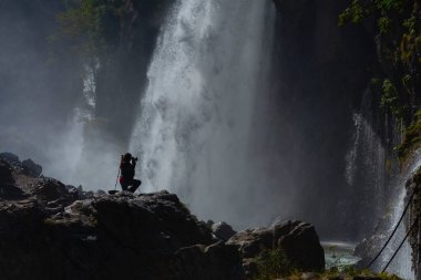 Kapuzbasi şelalesi dünyanın en yüksek ikinci şelalesidir ve Anadolu 'da saklanan en güzel doğa yeridir..