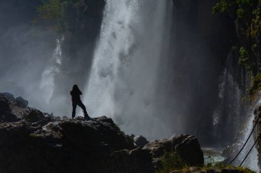 Kapuzbasi şelalesi dünyanın en yüksek ikinci şelalesidir ve Anadolu 'da saklanan en güzel doğa yeridir..