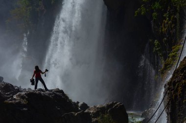 Kapuzbasi şelalesi dünyanın en yüksek ikinci şelalesidir ve Anadolu 'da saklanan en güzel doğa yeridir..