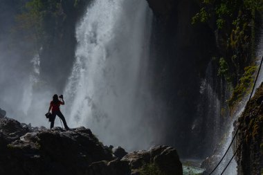 Kapuzbasi şelalesi dünyanın en yüksek ikinci şelalesidir ve Anadolu 'da saklanan en güzel doğa yeridir..