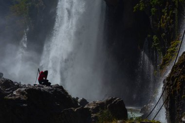 Kapuzbasi şelalesi dünyanın en yüksek ikinci şelalesidir ve Anadolu 'da saklanan en güzel doğa yeridir..