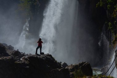 Kapuzbasi şelalesi dünyanın en yüksek ikinci şelalesidir ve Anadolu 'da saklanan en güzel doğa yeridir..