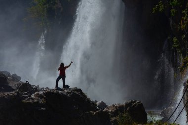 Kapuzbasi şelalesi dünyanın en yüksek ikinci şelalesidir ve Anadolu 'da saklanan en güzel doğa yeridir..