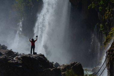 Kapuzbasi şelalesi dünyanın en yüksek ikinci şelalesidir ve Anadolu 'da saklanan en güzel doğa yeridir..