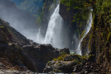 Kapuzbasi şelalesi dünyanın en yüksek ikinci şelalesidir ve Anadolu 'da saklanan en güzel doğa yeridir..