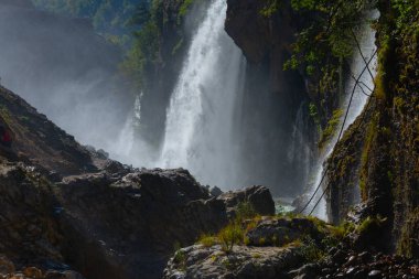 Kapuzbasi şelalesi dünyanın en yüksek ikinci şelalesidir ve Anadolu 'da saklanan en güzel doğa yeridir..