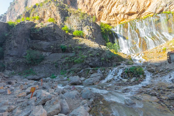 Kapuzbasi 'nin inanılmaz şelalesi - Kayseri, Türkiye