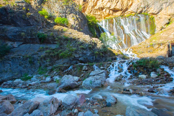 Cachoeira Incrível Kapuzbasi Kayseri Turquia — Fotografia de Stock