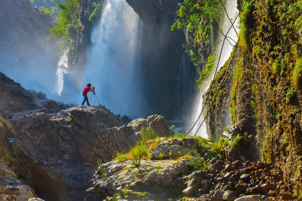 Kapuzbasi şelalesi dünyanın en yüksek ikinci şelalesidir ve Anadolu 'da saklanan en güzel doğa yeridir..