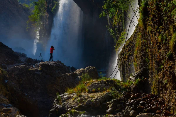 Kapuzbasi şelalesi dünyanın en yüksek ikinci şelalesidir ve Anadolu 'da saklanan en güzel doğa yeridir..