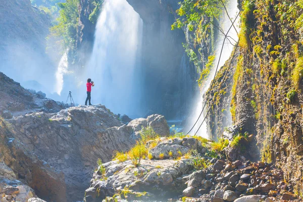 Kapuzbasi şelalesi dünyanın en yüksek ikinci şelalesidir ve Anadolu 'da saklanan en güzel doğa yeridir..