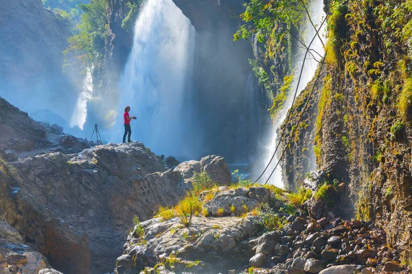 Kapuzbasi şelalesi dünyanın en yüksek ikinci şelalesidir ve Anadolu 'da saklanan en güzel doğa yeridir..