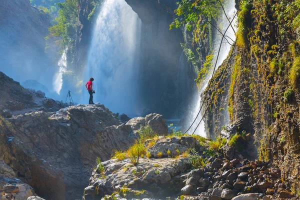 Kapuzbasi şelalesi dünyanın en yüksek ikinci şelalesidir ve Anadolu 'da saklanan en güzel doğa yeridir..