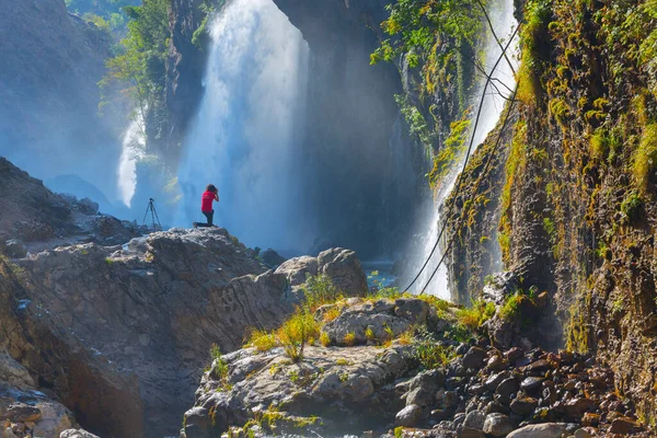 Kapuzbasi şelalesi dünyanın en yüksek ikinci şelalesidir ve Anadolu 'da saklanan en güzel doğa yeridir..