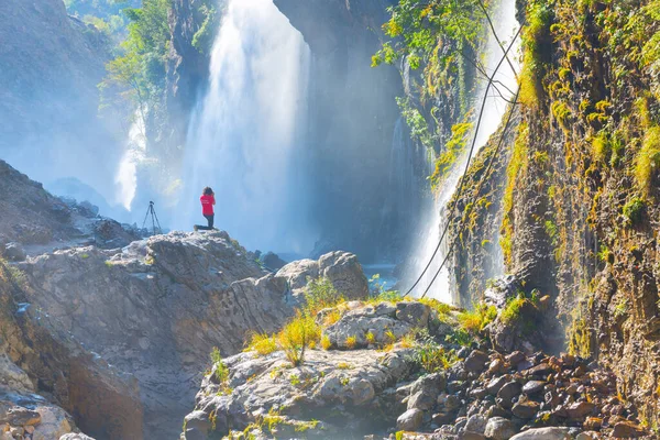 Kapuzbasi şelalesi dünyanın en yüksek ikinci şelalesidir ve Anadolu 'da saklanan en güzel doğa yeridir..
