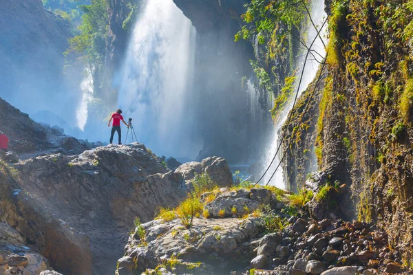 Kapuzbasi şelalesi dünyanın en yüksek ikinci şelalesidir ve Anadolu 'da saklanan en güzel doğa yeridir..