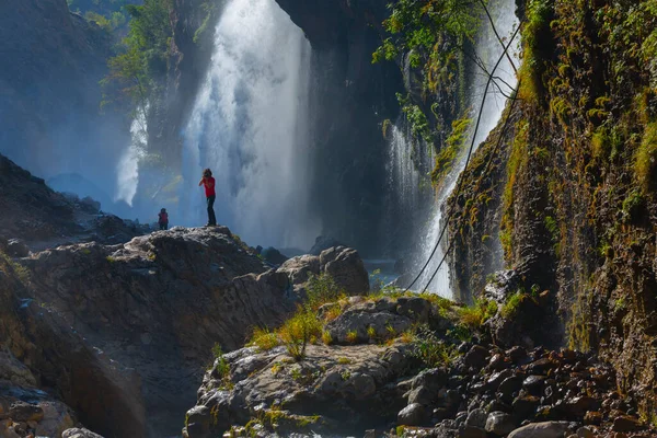 Kapuzbasi şelalesi dünyanın en yüksek ikinci şelalesidir ve Anadolu 'da saklanan en güzel doğa yeridir..