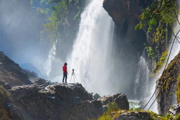 Kapuzbasi şelalesi dünyanın en yüksek ikinci şelalesidir ve Anadolu 'da saklanan en güzel doğa yeridir..
